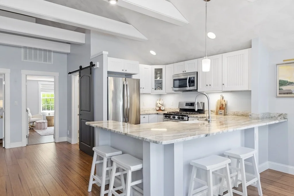 Photo of 91 Lakeshore Drive