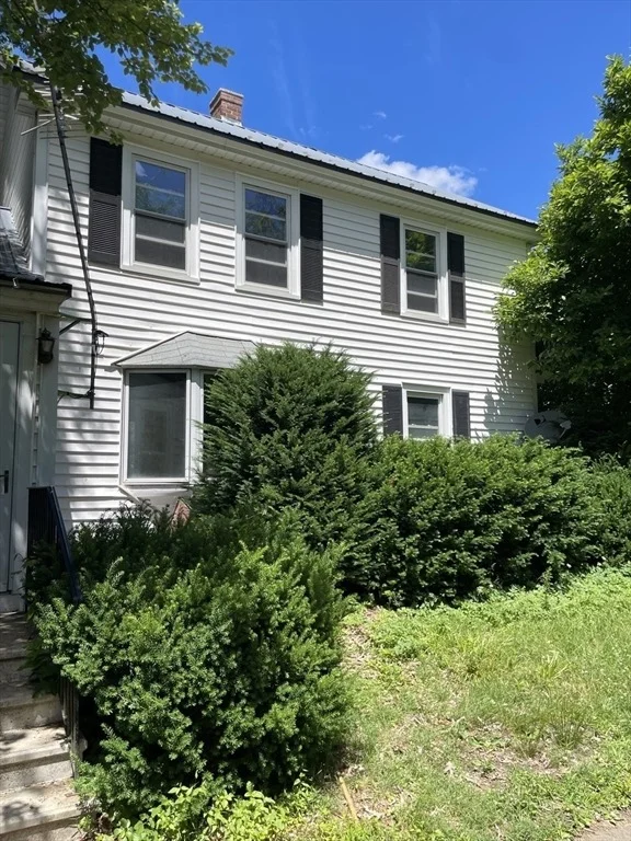 Photo of 239 River Road