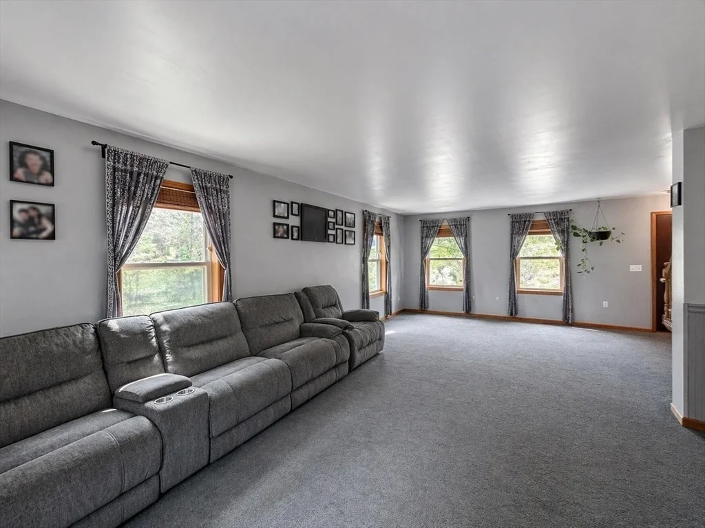 Photo of 261 Greenwich Rd