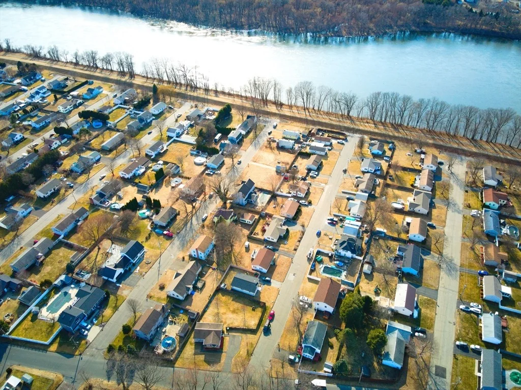 Photo of 380 Old Field Rd