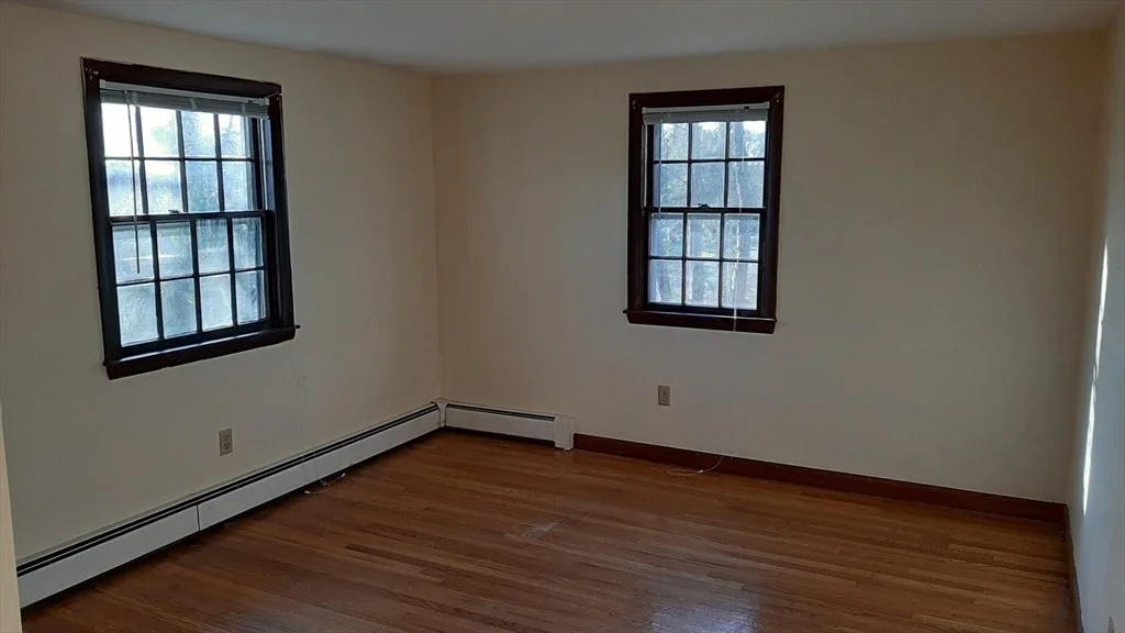 Photo of 8 Paddock Dr