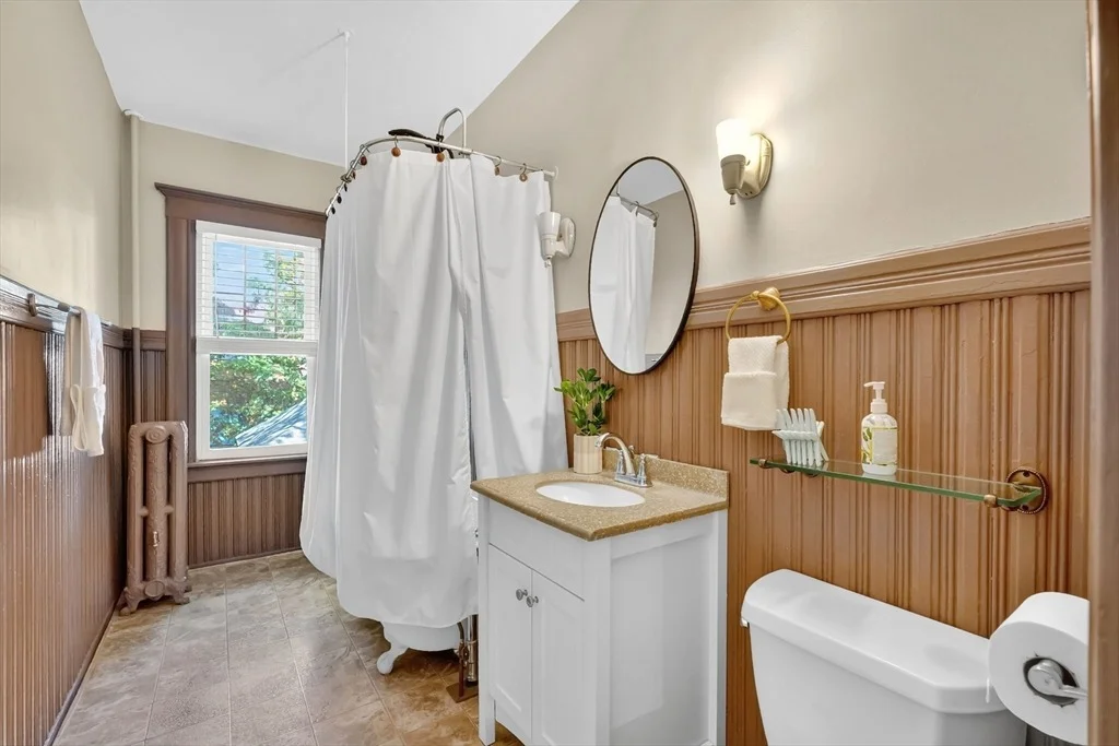Photo of 32 Spruceland Ave