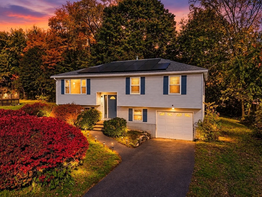Photo of 23 Iona Ave