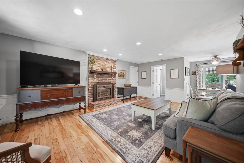 Photo of 16 Parsonage Hill Rd