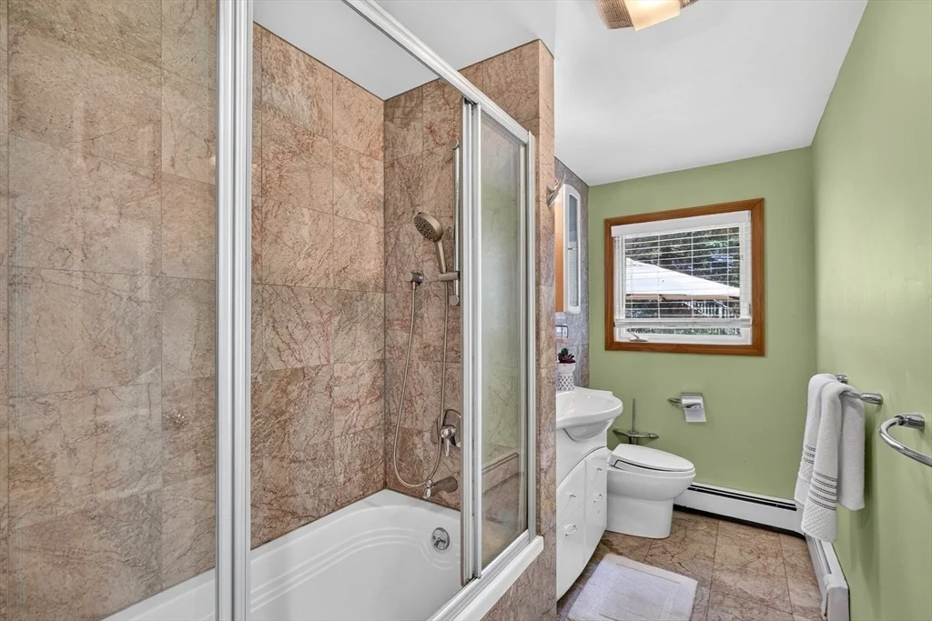 Photo of 32 Bobolink Rd
