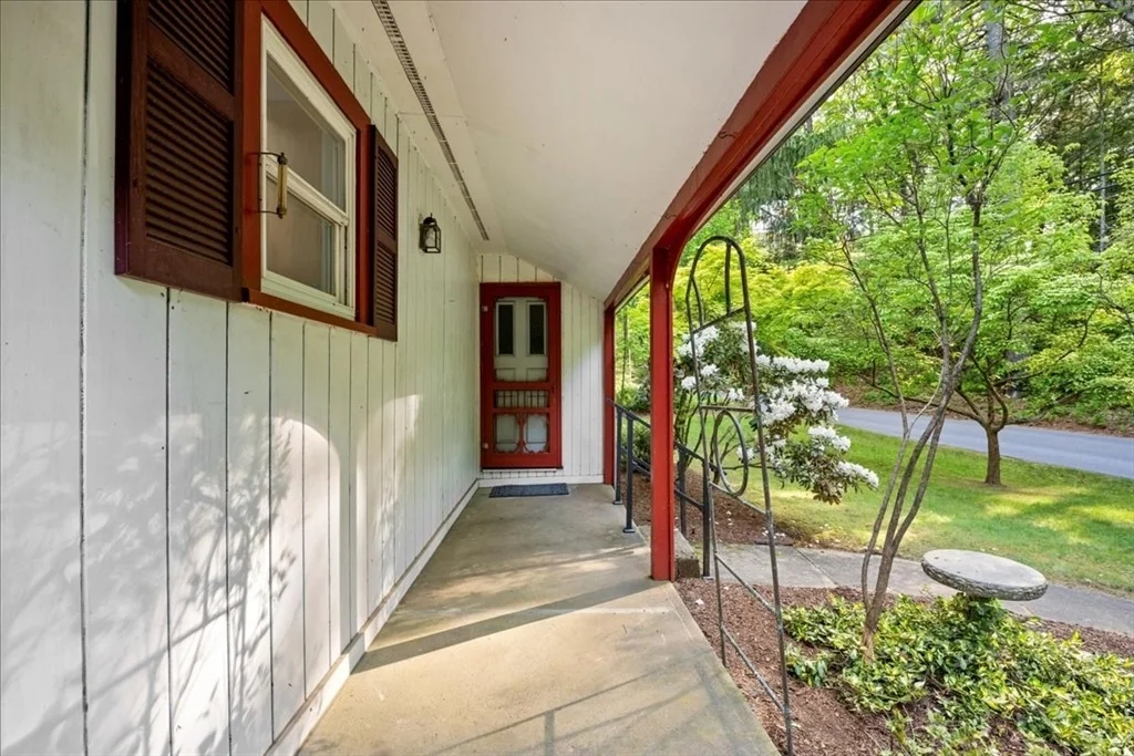 Photo of 39 Mashapaug Rd