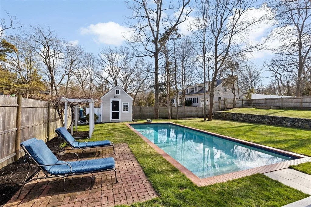 Photo of 10 Wompatuck Rd