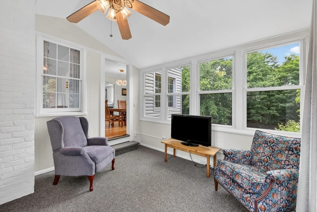 Photo of 378 Roosevelt Ave