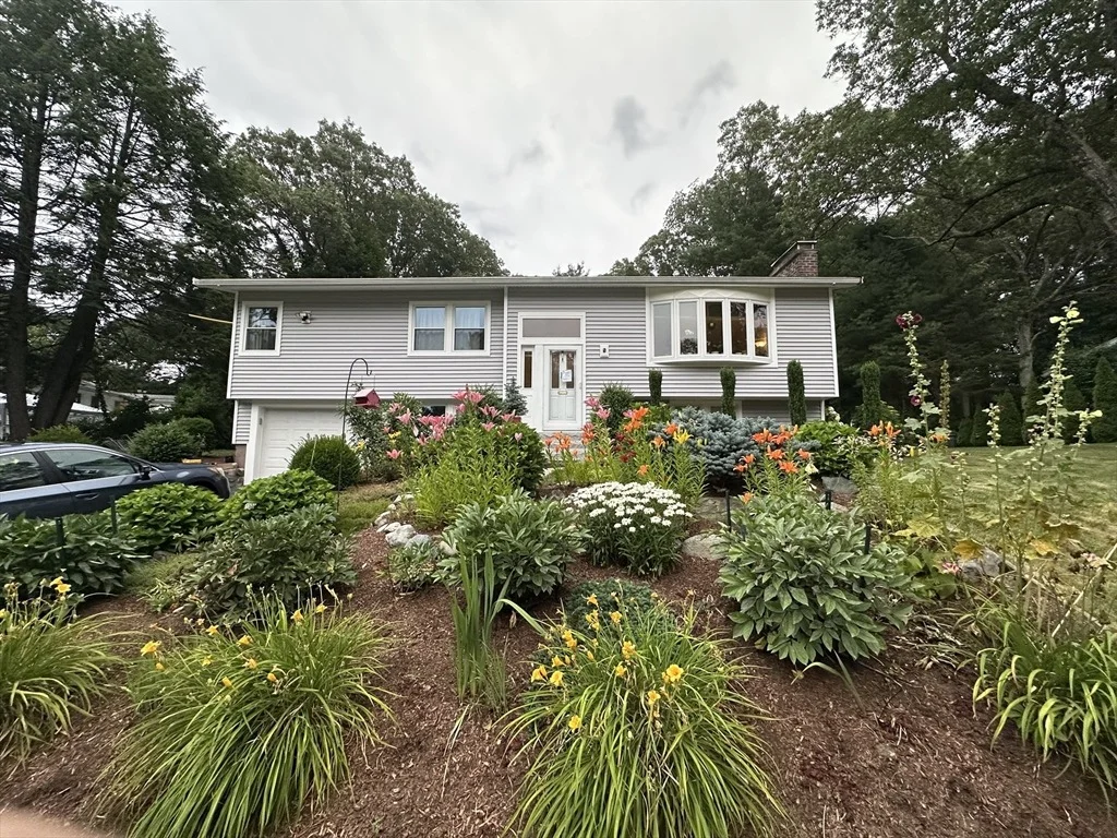 Photo of 19 Rolling Ln