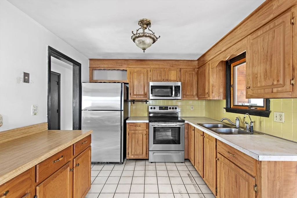 Photo of 11 Winnetuxet Rd