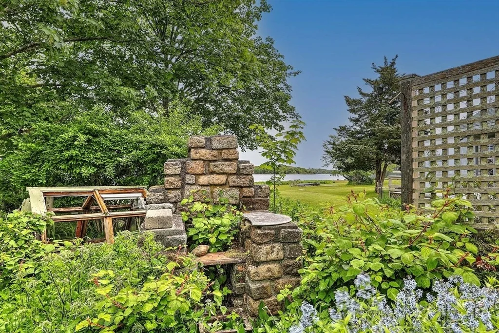 Photo of 1518 Drift Road