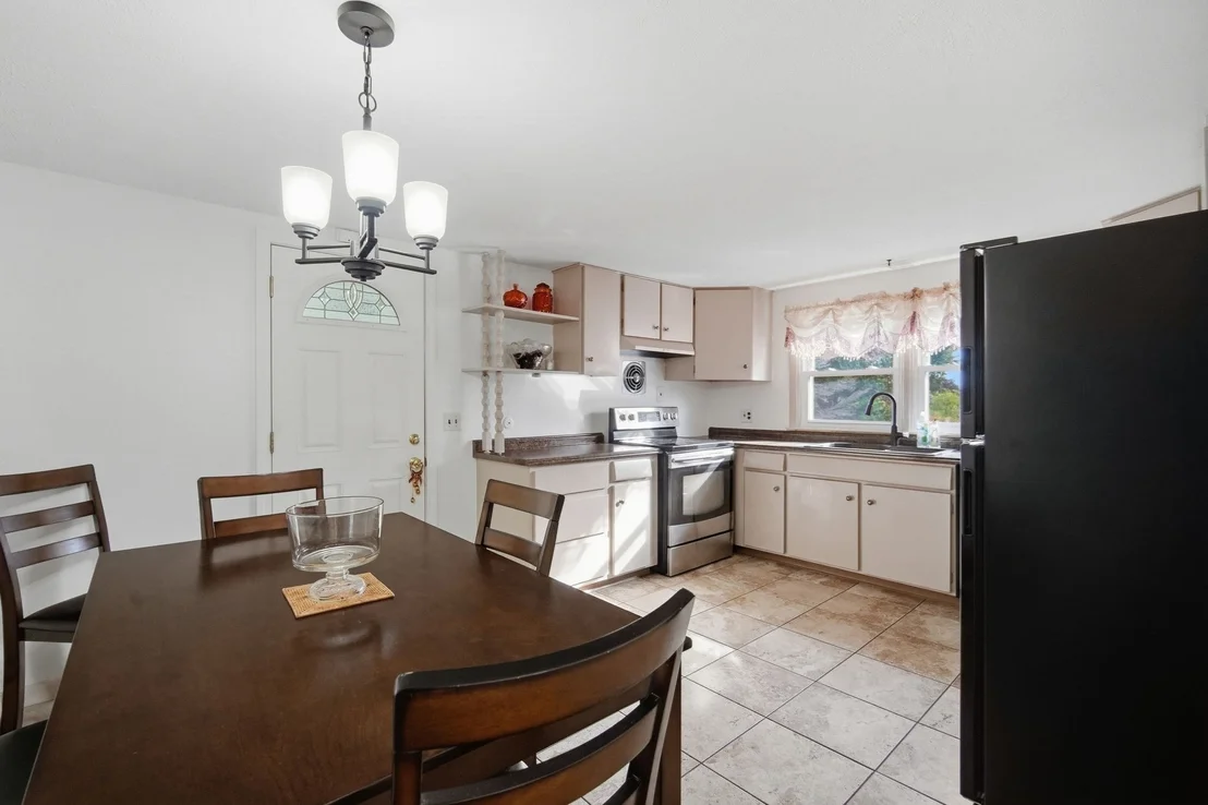 Photo of 6 Sasur St