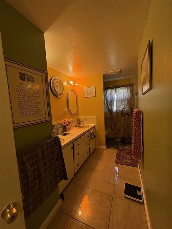Photo of 9 Fernandez Cir