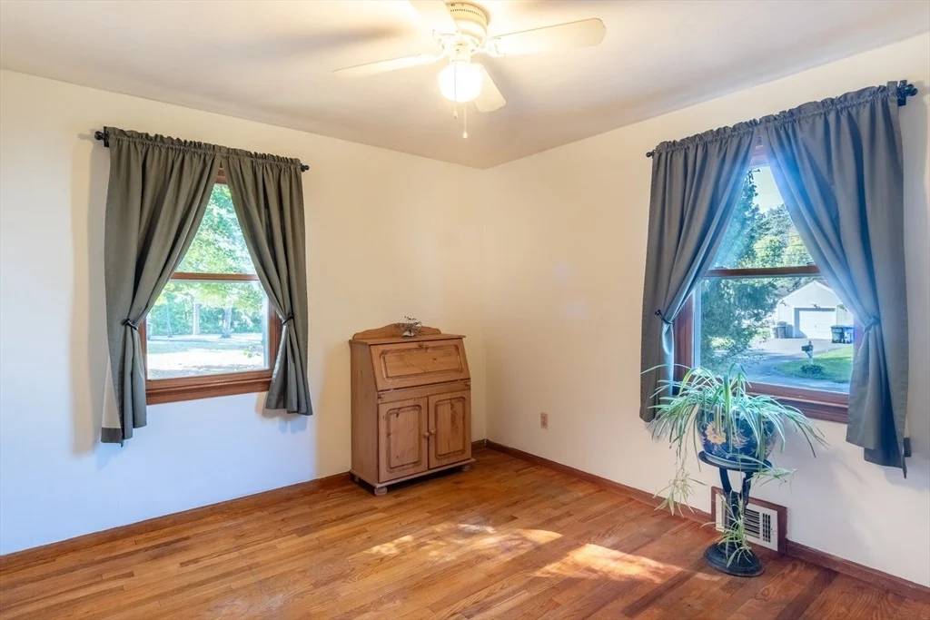 Photo of 21 Meadowlark Ln