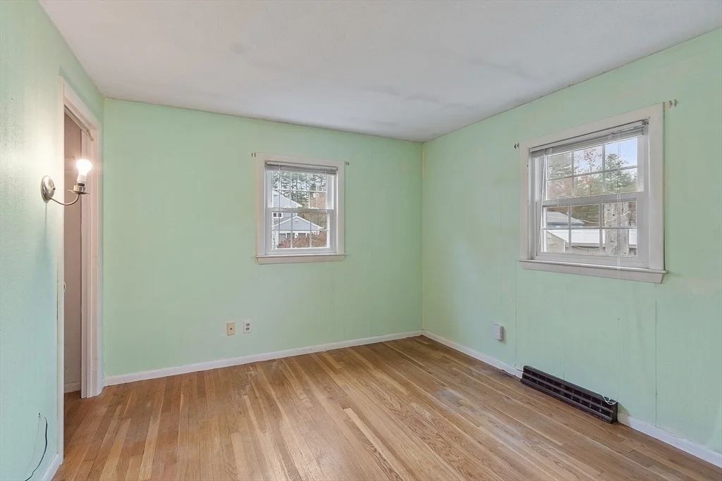 Photo of 927 Main St