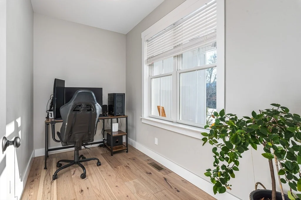 Photo of 102 Bogan Rd