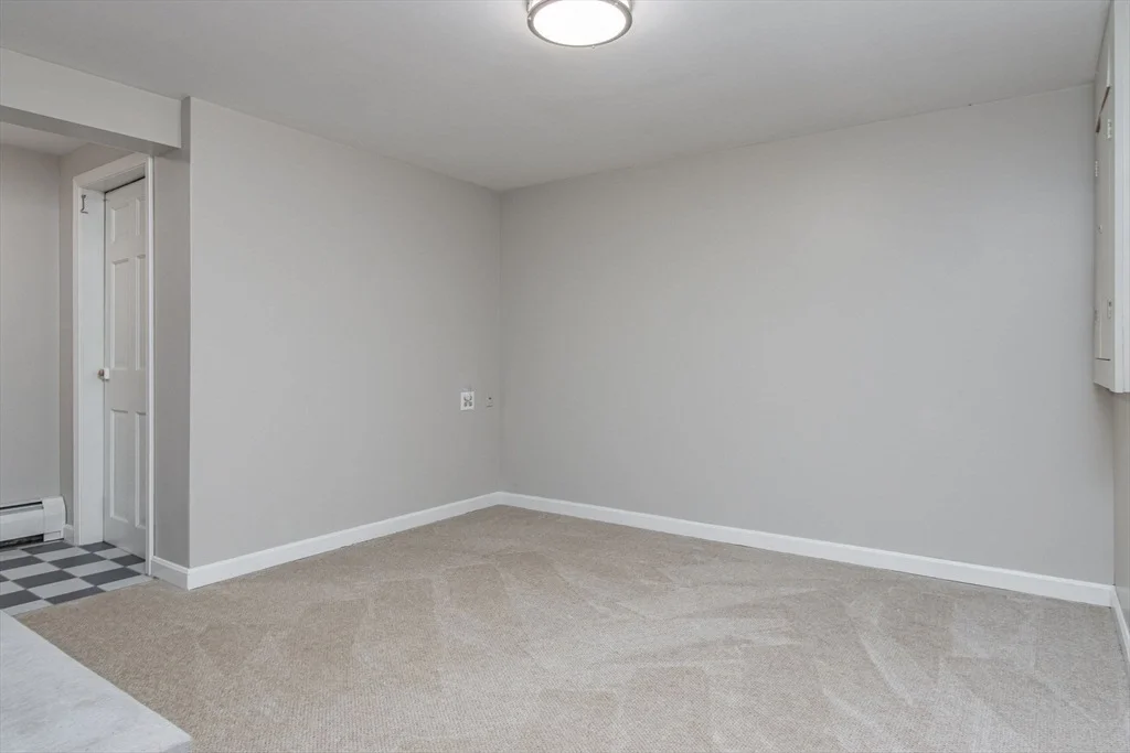 Photo of 561 Old Dunstable Rd