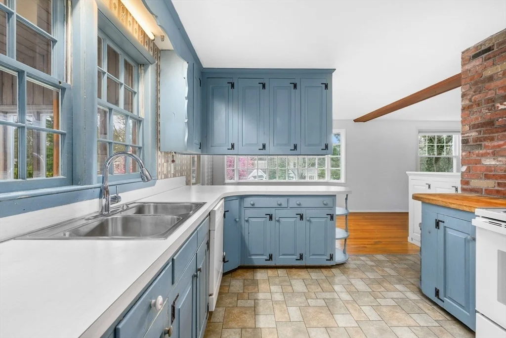 Photo of 42 Oak Ln