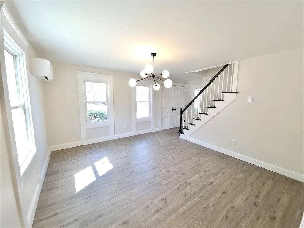Photo of 8 Wolf Hill Rd