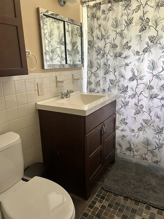 Photo of Unit C at 80 Colonial Cir