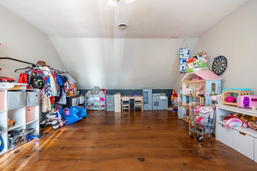 Photo of 966 Main St