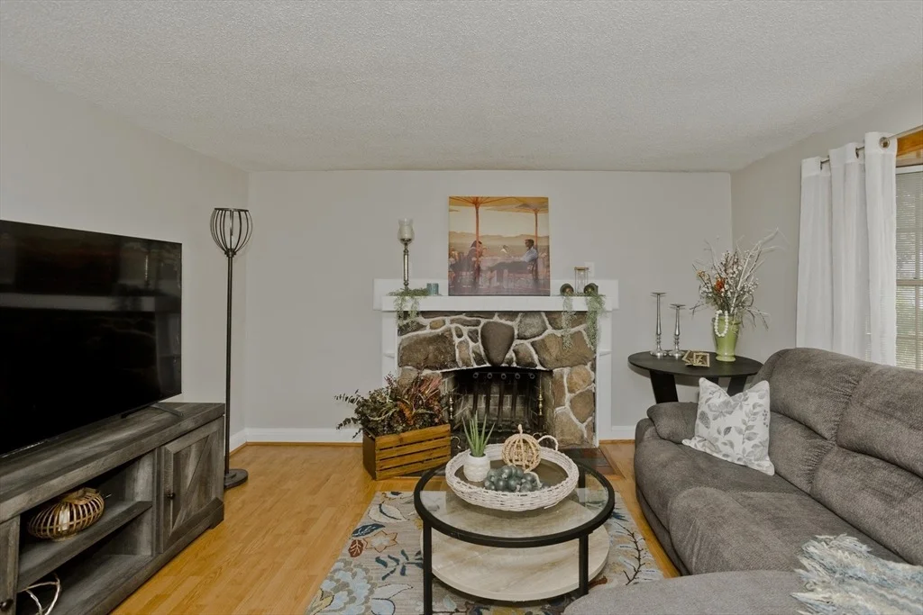 Photo of 351 Apremont Hsy
