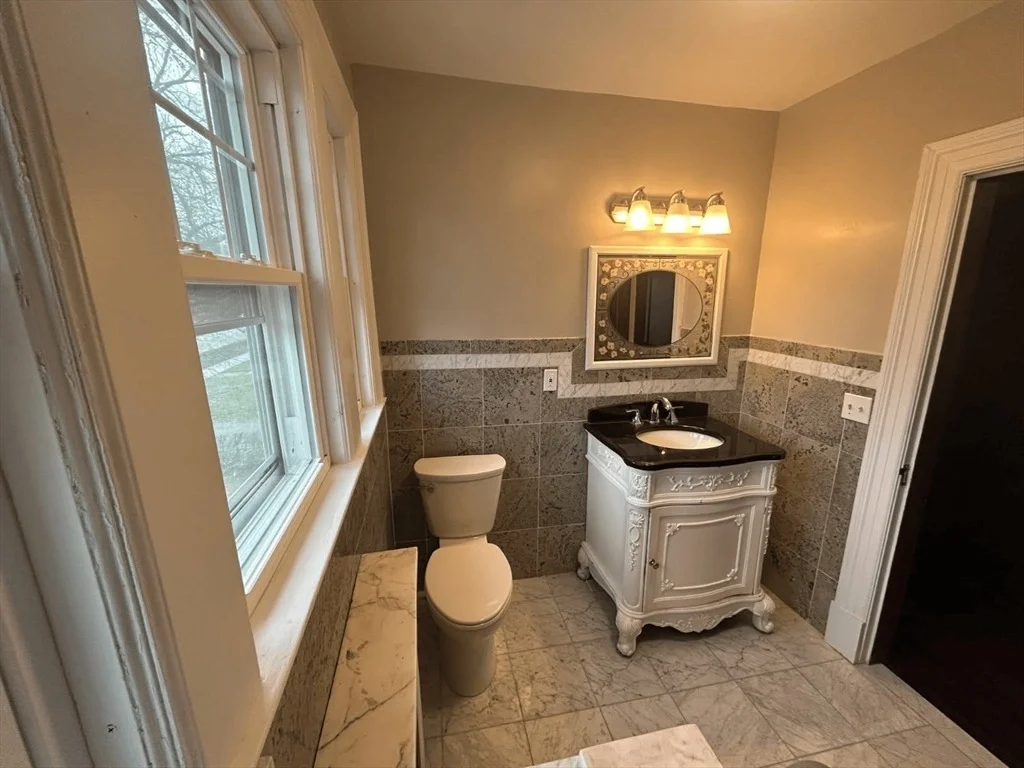Photo of 122 Bellevue Ave