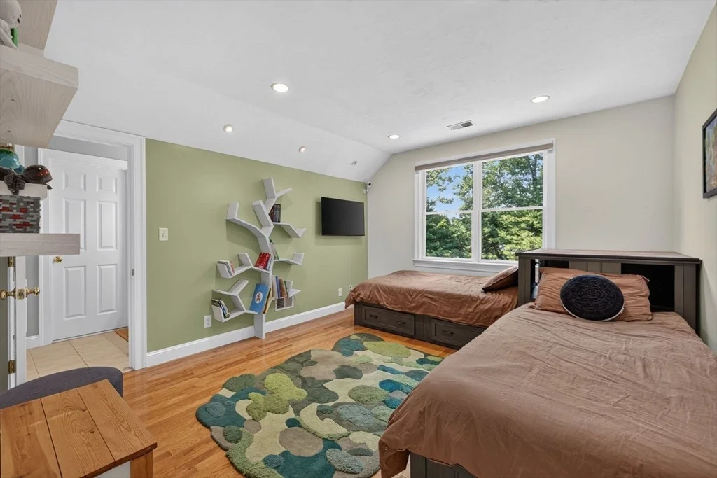 Photo of 22 Rhodes Dr
