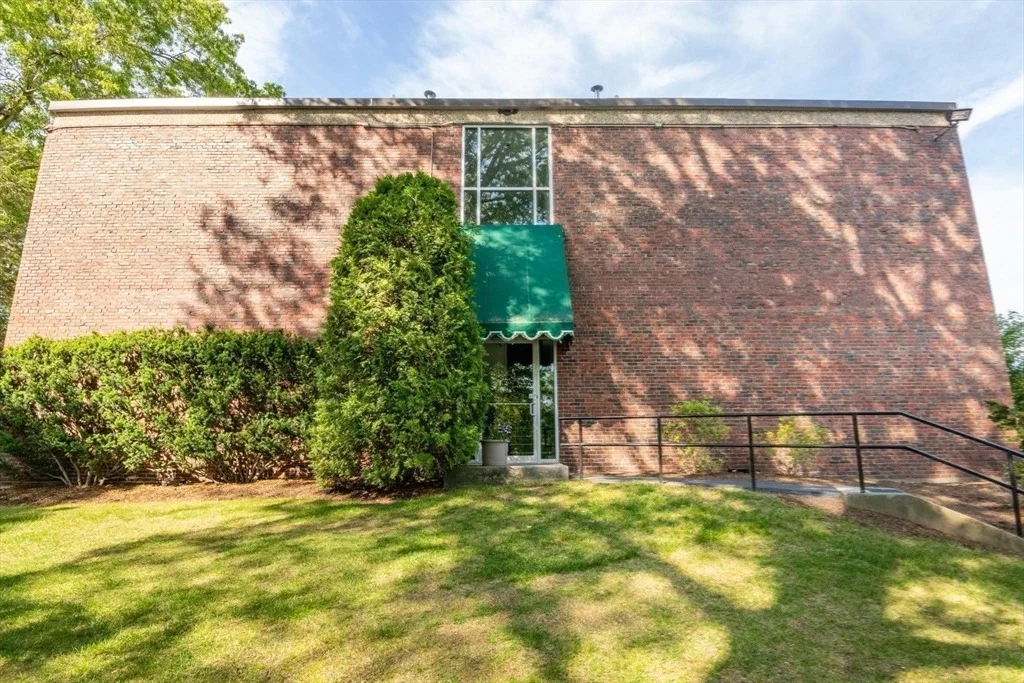 Photo of Unit 124 at 1202 Greendale Avenue