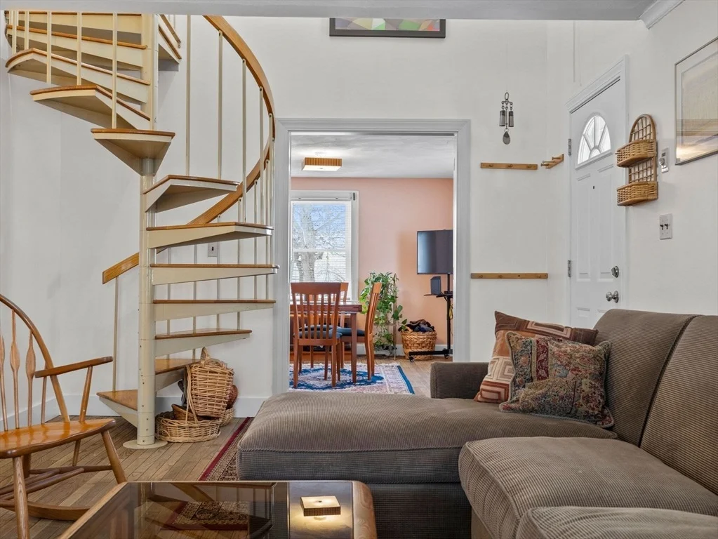 Photo of 6 Newcroft Cir