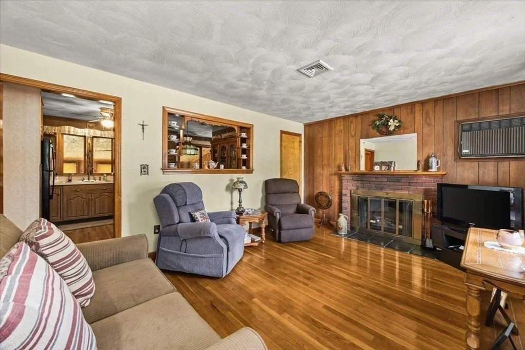 Photo of 32 Colonial Drive