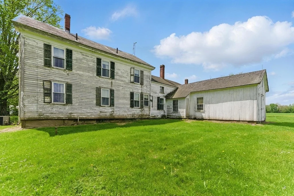 Photo of 394 River Dr