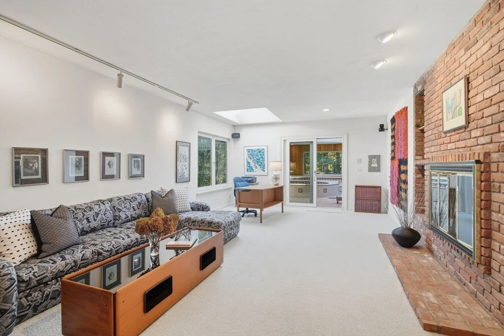 Photo of 182 Crestview Cir