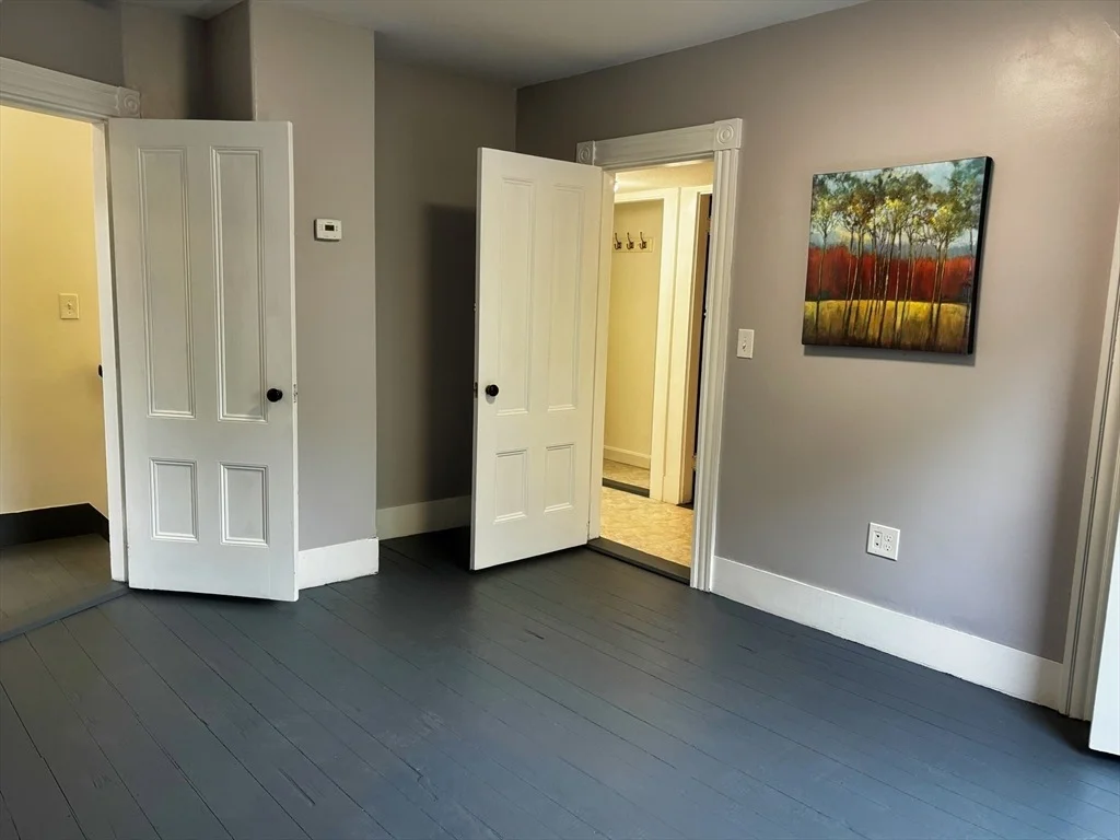 Photo of 1048 Main St