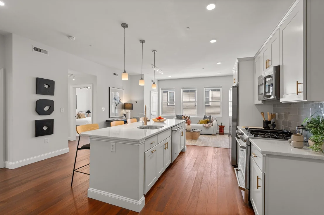 Photo of Unit 310 at 170 W Broadway