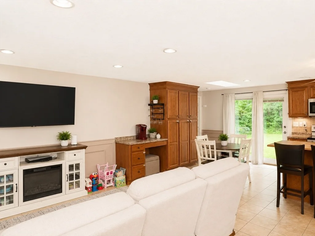 Photo of 8 Naushon Rd