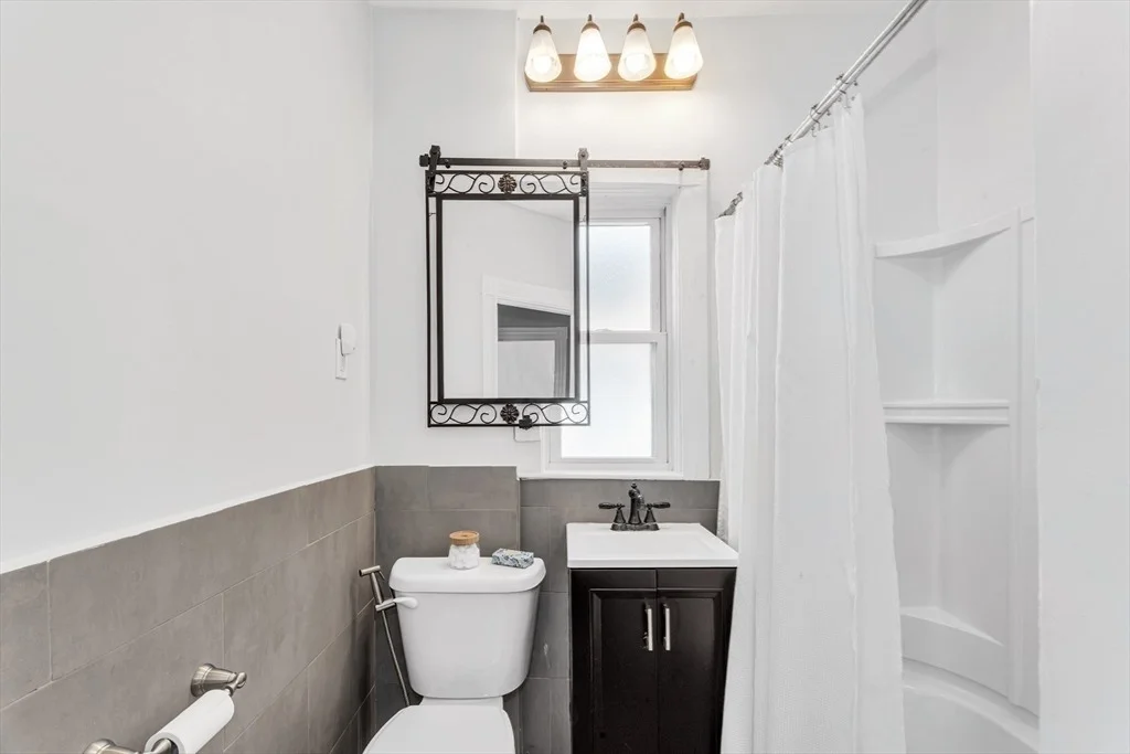 Photo of 15 Reddy Ave