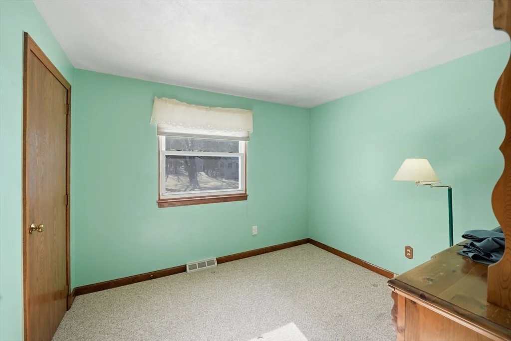 Photo of 69 Johansen Dr