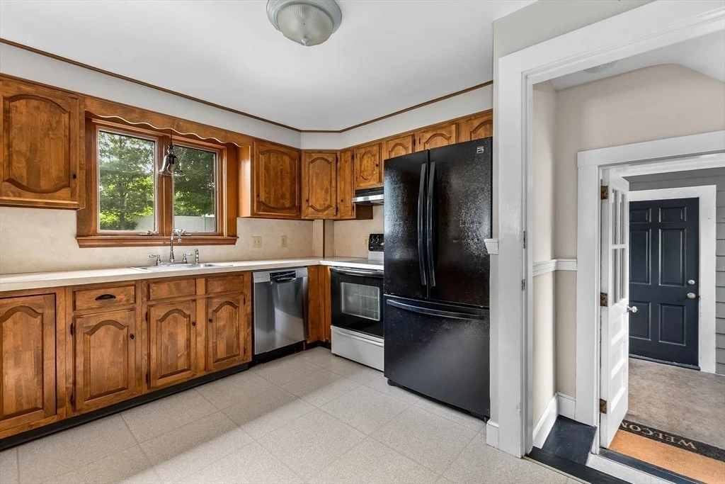 Photo of 862 Pleasant Street