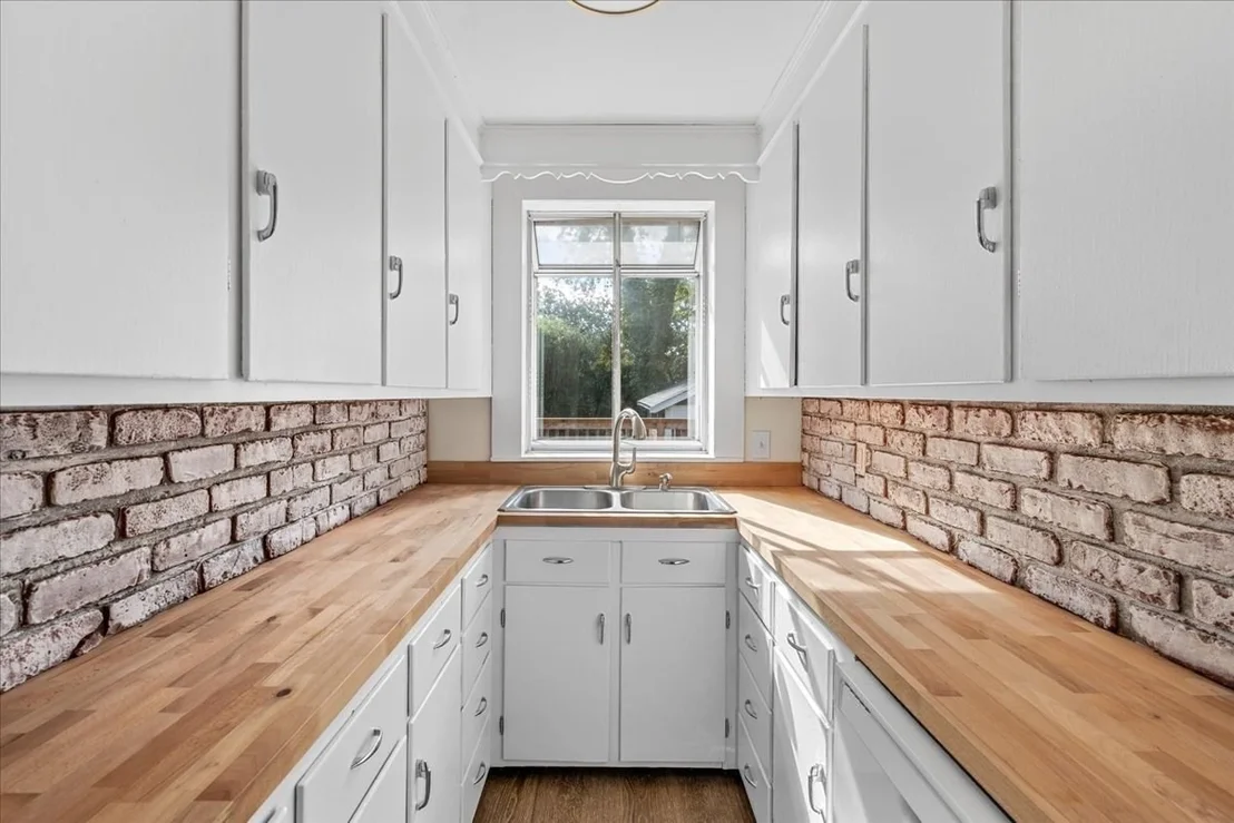 Photo of 18 Fales Road