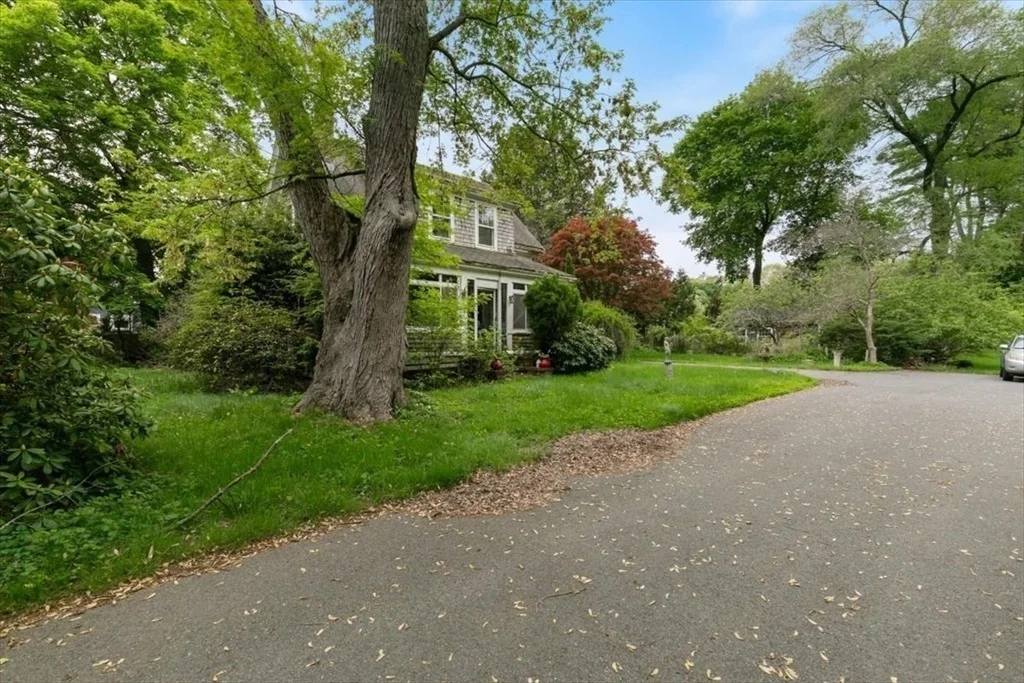 Photo of 42 Maple Street