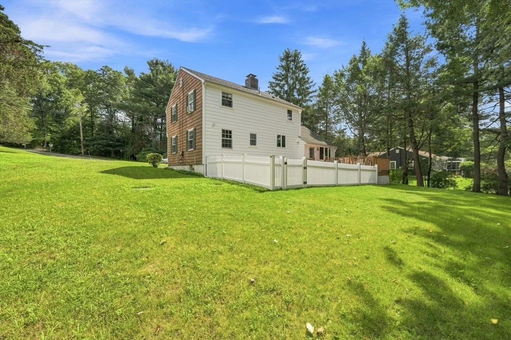 Photo of 6 Cedarview Rd