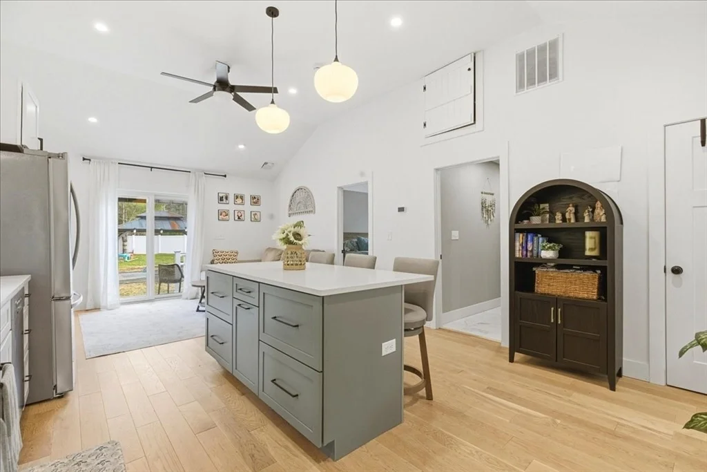 Photo of 2 Commons Dr