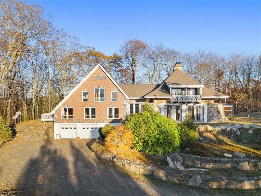 Photo of 102 Lyons Hill Rd