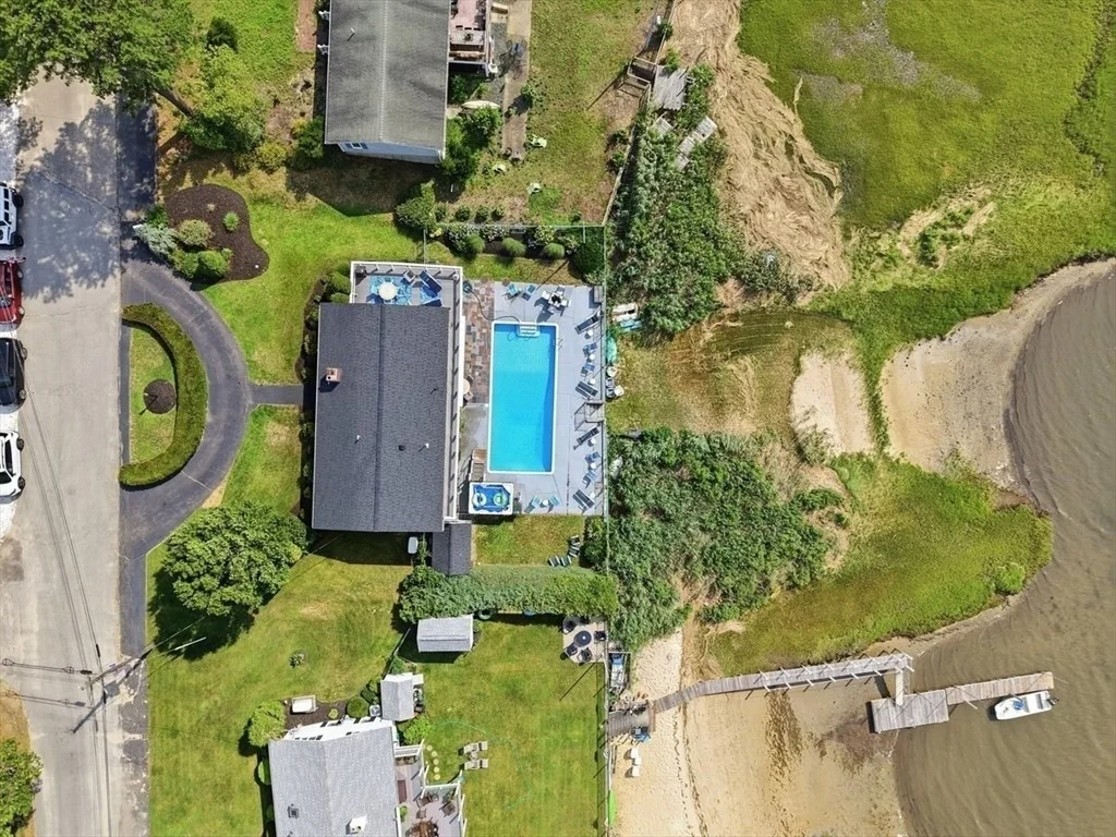 Photo of 79 Edgewater Dr