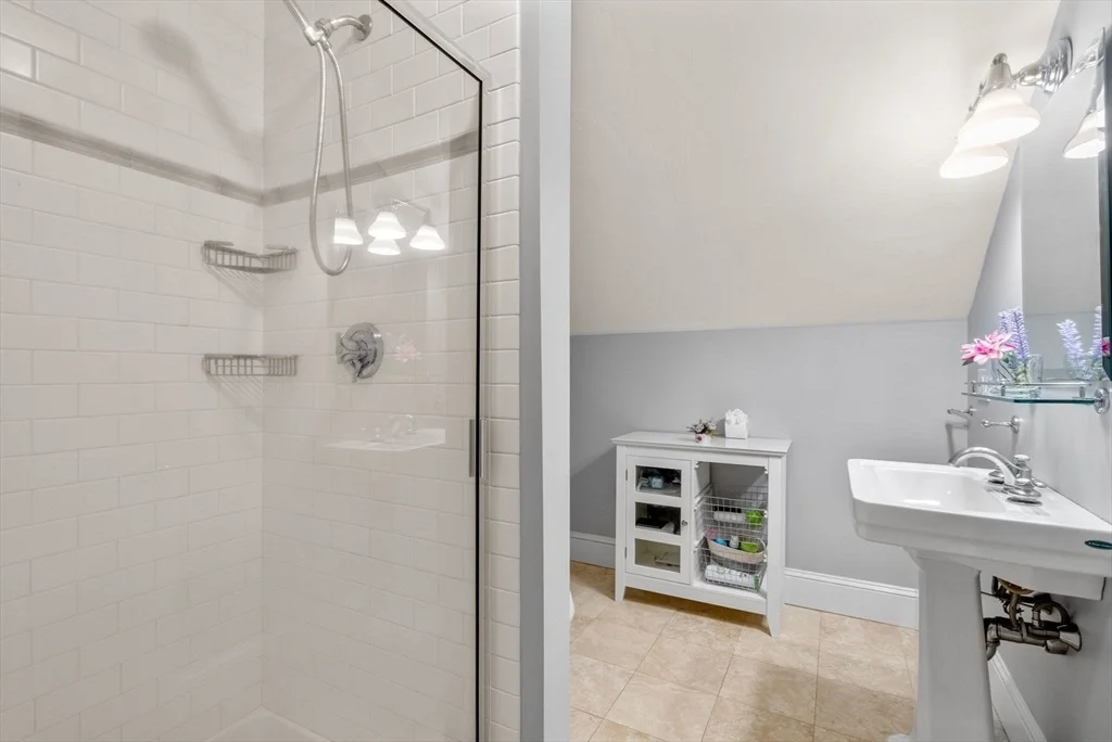 Photo of 1323 High Street-Culdesac