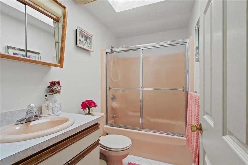 Photo of 6 Moreland Green Dr