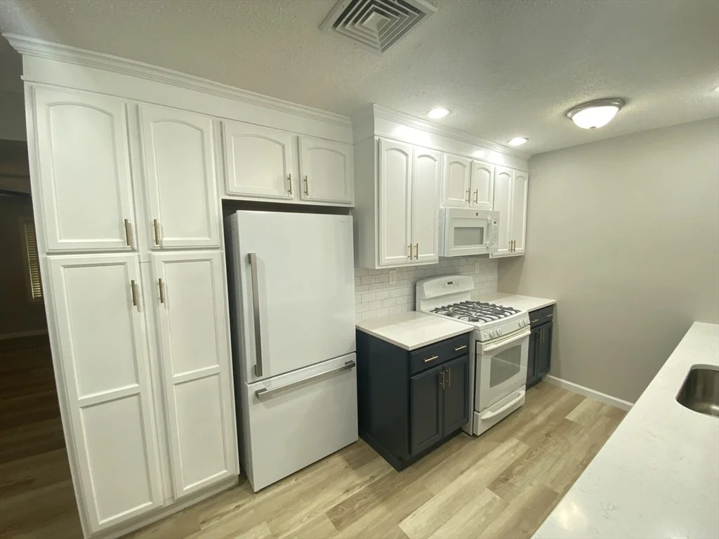 Photo of 915 Bradley Road