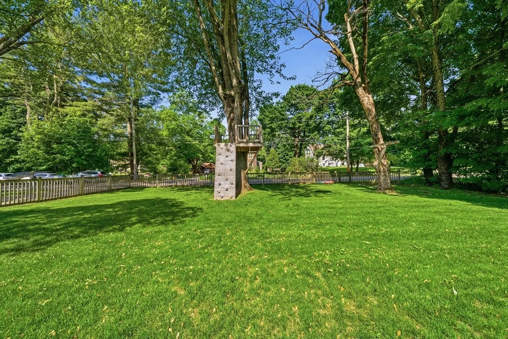 Photo of 652 Old Post Rd