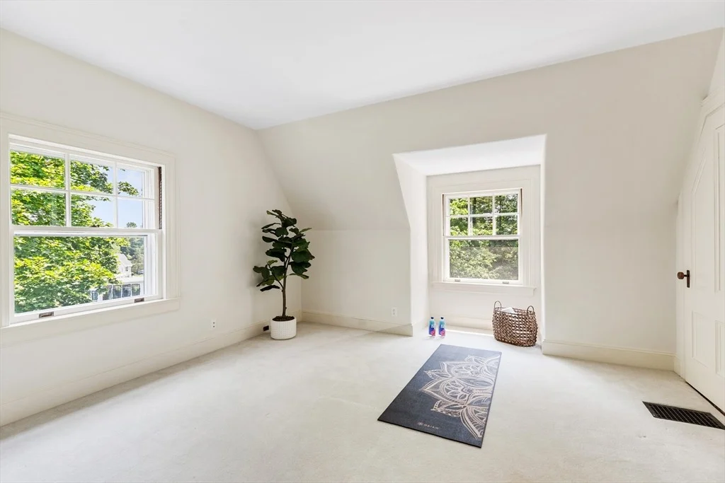 Photo of 10 Eliot Road